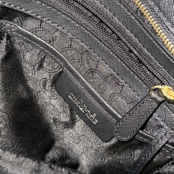 Michael Kors Selma medium black bag - Picture 8 of 11